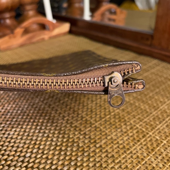 Authentic LV Vintage document Holder - Picture 2 of 16